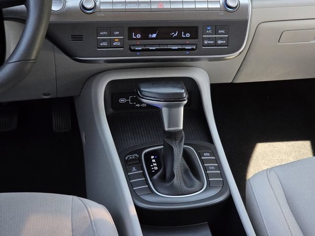 Used 2025 Hyundai Kona SEL AWD/4WD image 16