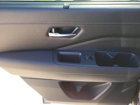 Used 2025 Nissan Pathfinder Platinum w/ Cargo Package FWD image 17