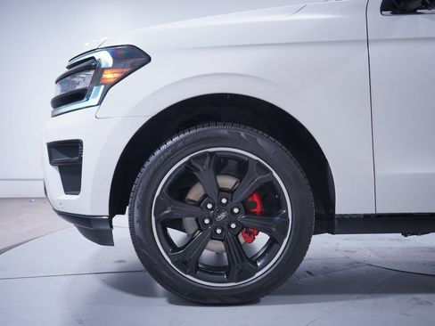 Used 2023 Ford Expedition Max Limited AWD/4WD image 2