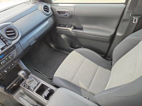 Used 2023 Toyota Tacoma TRD Off-Road image 18