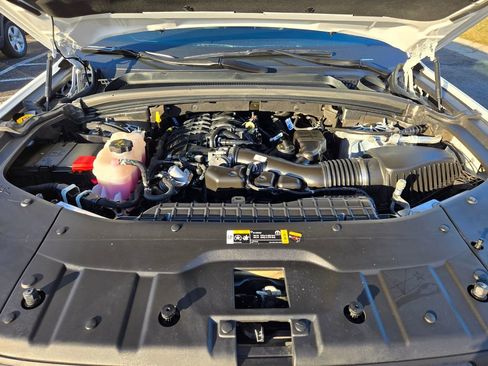 Used 2025 Jeep Grand Cherokee Limited w/ Black Appearance Package image 33