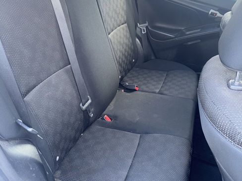 Used 2010 Pontiac Vibe w/ Preferred Package image 15