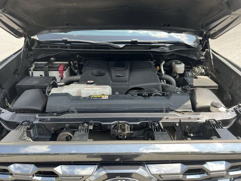 Used 2022 Toyota Tundra Platinum w/ Advanced Package AWD/4WD image 27