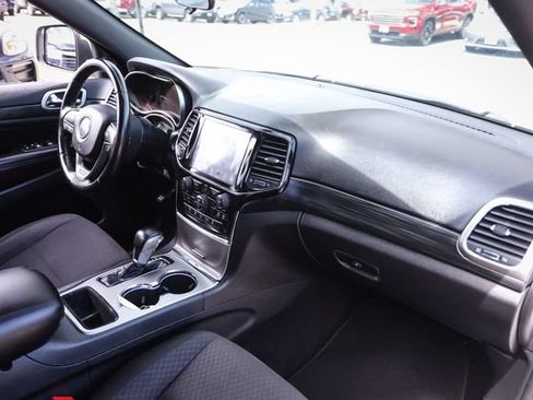 Used 2020 Jeep Grand Cherokee Laredo AWD/4WD image 44