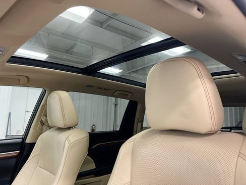 Used 2019 Toyota Highlander Limited Platinum AWD/4WD image 20