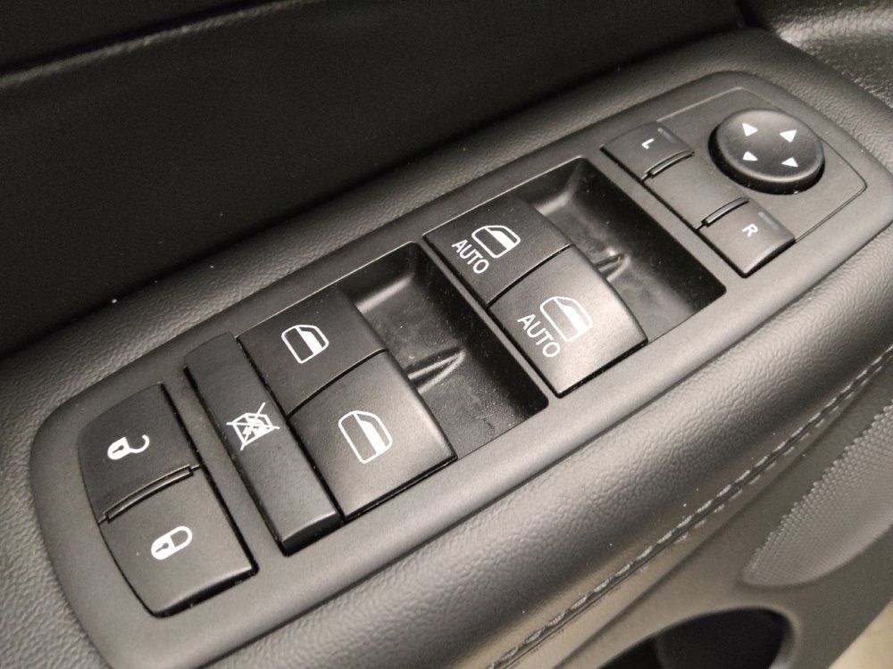 Used 2020 Jeep Grand Cherokee Altitude AWD/4WD image 27