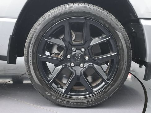 Used 2024 RAM 1500 Laramie AWD/4WD image 9