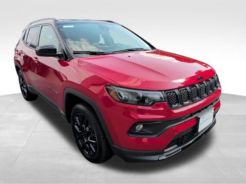 Used 2023 Jeep Compass Latitude w/ Sun and Sound Group AWD/4WD image 7