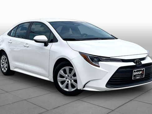 Used 2024 Toyota Corolla LE image 3