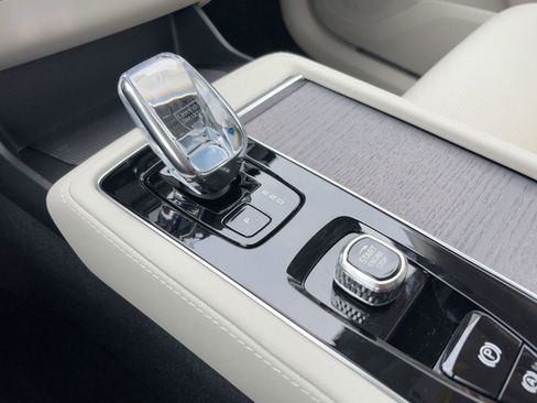 New 2026 Volvo XC90 T8 Ultra w/ Protection Package Premier AWD/4WD image 17