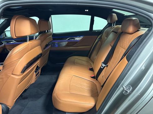 Used 2021 BMW 750i xDrive w/ Executive Package image 30
