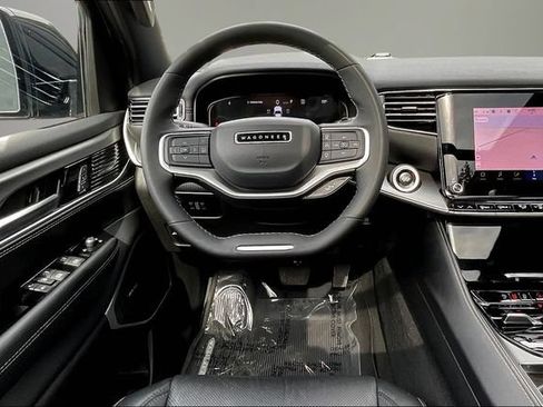 Used 2025 Jeep Wagoneer Series II w/ Convenience Group I AWD/4WD image 8