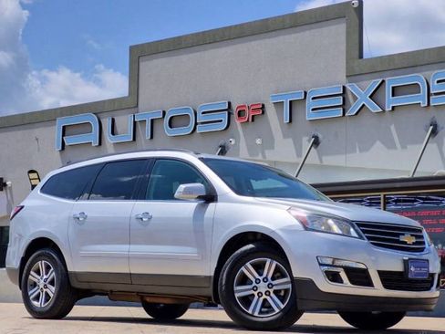Used 2017 Chevrolet Traverse LT FWD image 1
