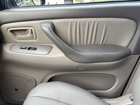 Used 2001 Toyota Sequoia Limited image 24