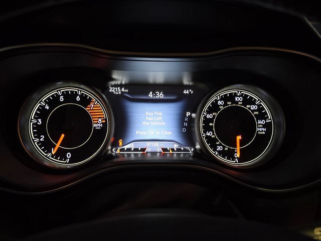 Used 2019 Jeep Cherokee Trailhawk AWD/4WD image 23