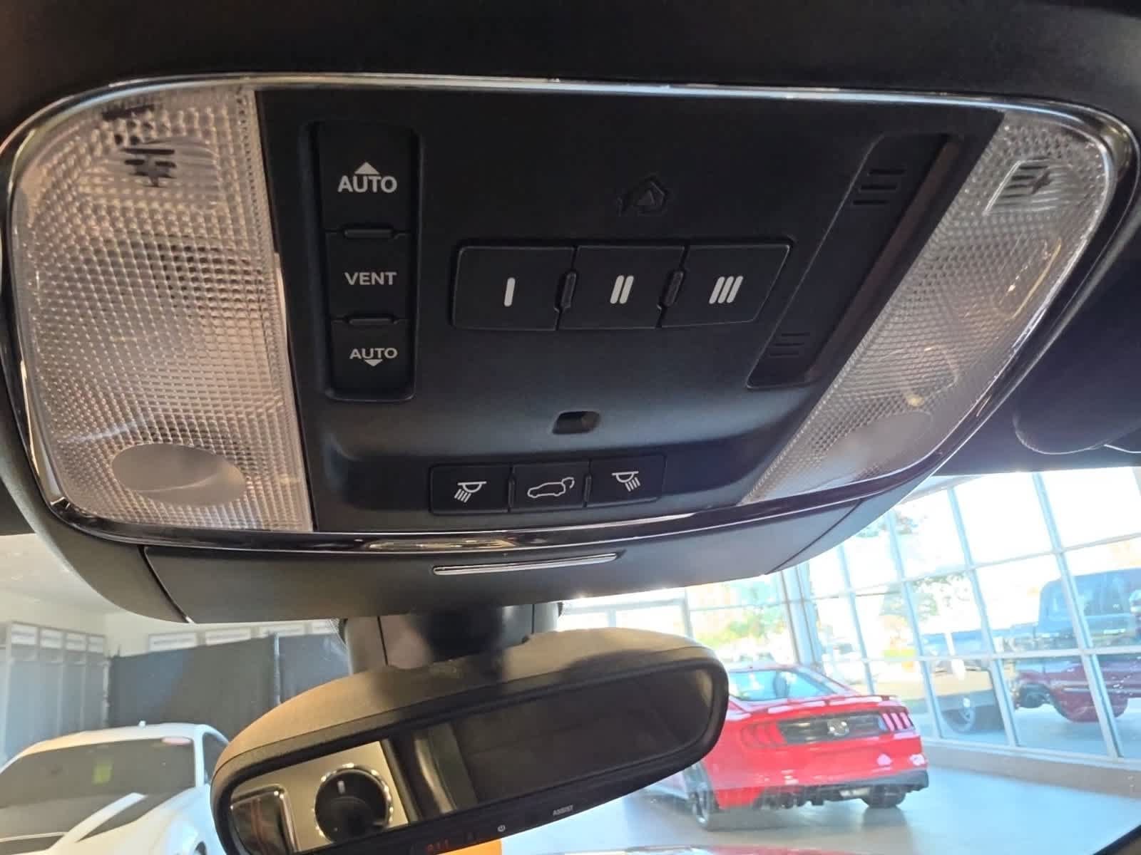 Used 2017 Jeep Grand Cherokee Trailhawk AWD/4WD image 25