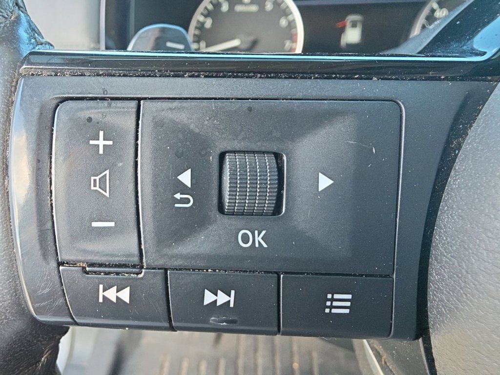 Used 2022 Nissan Pathfinder SV AWD/4WD image 17