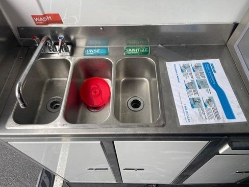 Used 2020 Mercedes-Benz Sprinter 4500 w/ Premium Plus Package image 36