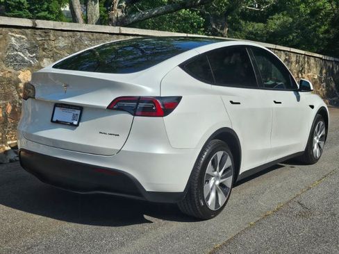 Used 2023 Tesla Model Y AWD image 11