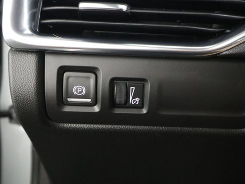 Used 2023 Cadillac XT4 Luxury w/ Cold Weather Package FWD image 29