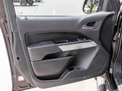 Used 2021 Chevrolet Colorado LT w/ LT Convenience Package RWD image 11