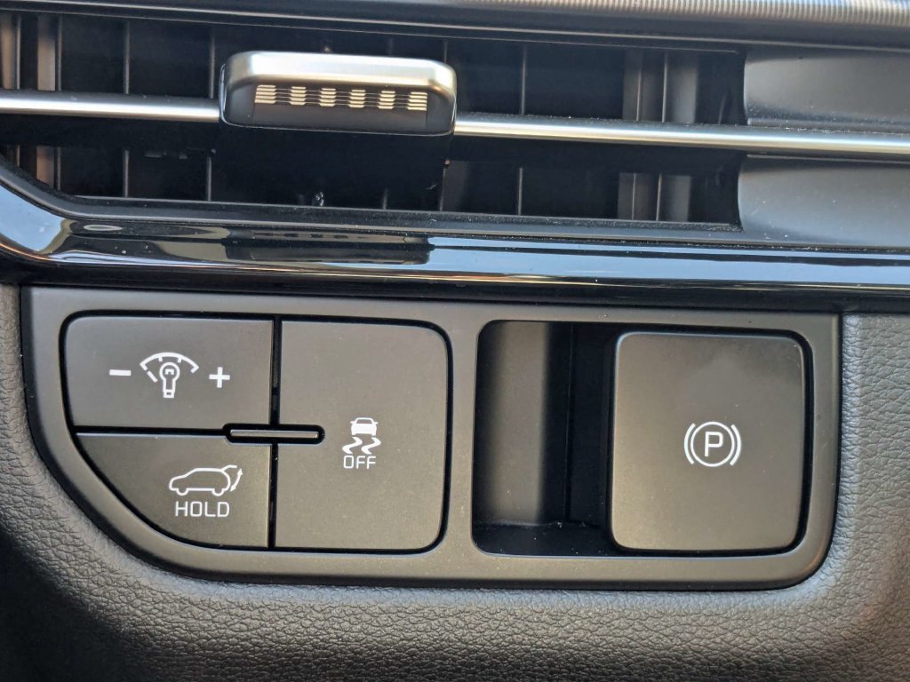 Used 2026 Kia Sportage EX FWD image 25