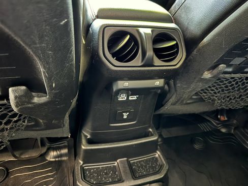 Used 2018 Jeep Wrangler Unlimited Rubicon AWD/4WD image 20