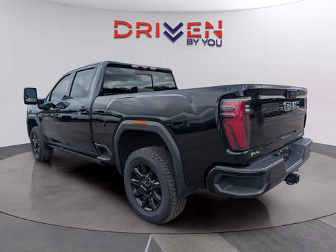 Used 2025 GMC Sierra 2500 AT4 w/ AT4 Premium Plus Package image 3