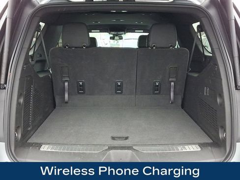 Used 2025 Chevrolet Suburban Z71 image 30