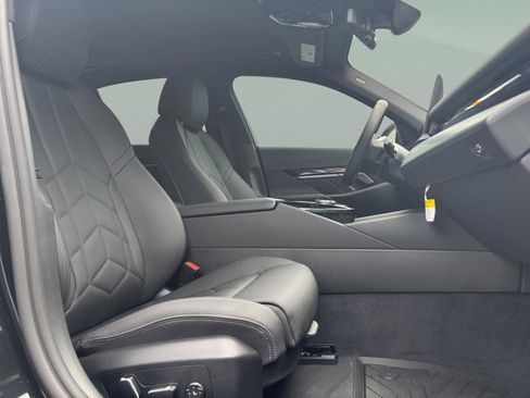 Used 2025 BMW i5 eDrive40i w/ Premium Package image 24