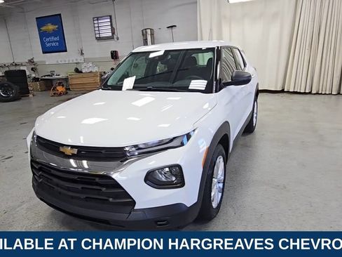 Used 2023 Chevrolet TrailBlazer LS FWD image 3