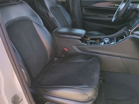 Used 2023 Jeep Grand Cherokee L Altitude image 26