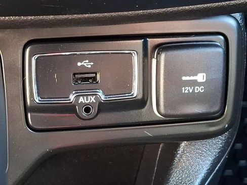Used 2018 Jeep Renegade Latitude w/ Cold Weather Group AWD/4WD image 24