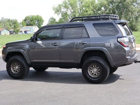 Used 2017 Toyota 4Runner SR5 AWD/4WD image 8