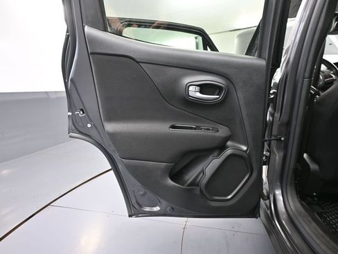 Used 2021 Jeep Renegade Latitude w/ Convenience Group AWD/4WD image 28