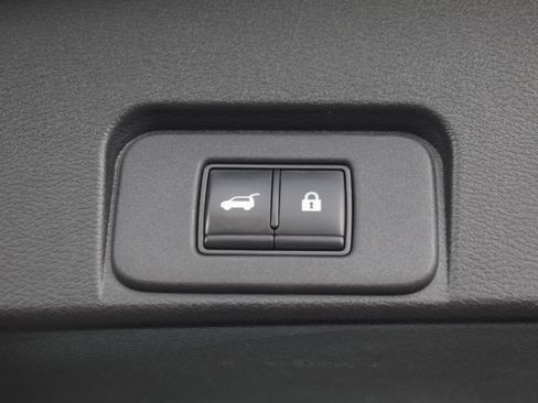 Used 2022 Nissan Rogue Platinum w/ Head-Up Display Package image 12