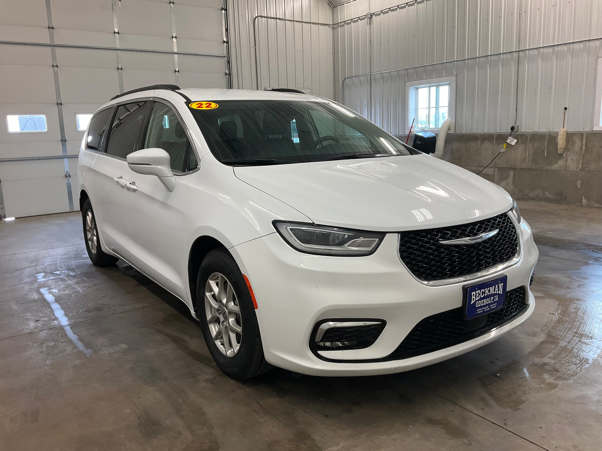Used 2022 Chrysler Pacifica Touring-L FWD image 6