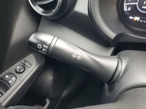 Used 2021 Nissan Kicks SV image 28