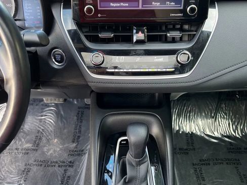 Used 2022 Toyota Corolla SE w/ SE Premium Package image 18