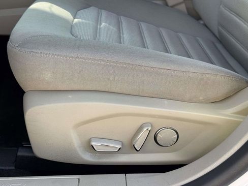 Used 2019 Ford Fusion SE image 19