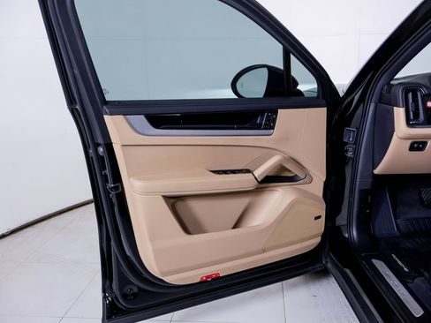 Certified 2024 Porsche Cayenne w/ Premium Package Plus (PFM) image 29