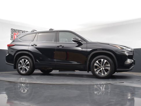 Used 2022 Toyota Highlander XLE image 32