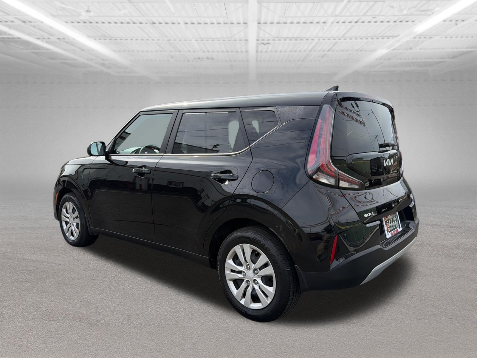 Used 2023 Kia Soul LX FWD image 3