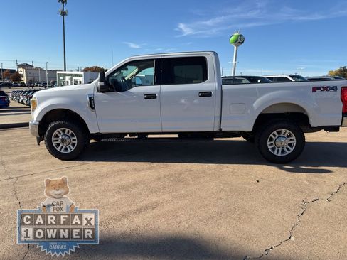Used 2017 Ford F250 XLT w/ XLT Value Package image 3