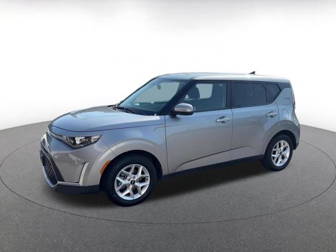 Used 2025 Kia Soul LX w/ LX Technology Package FWD image 5