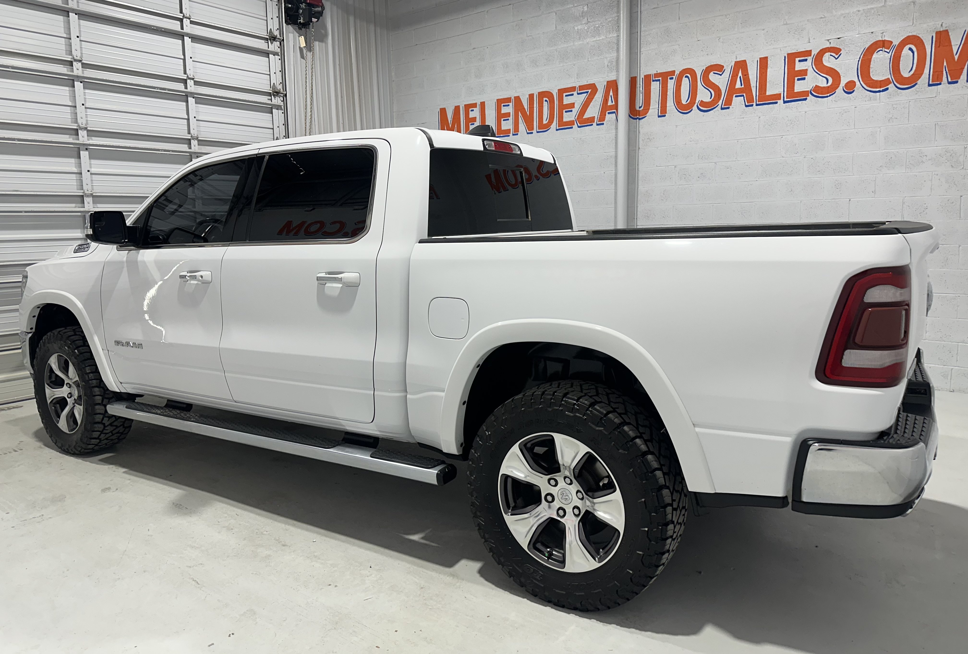 Used 2022 RAM 1500 Laramie AWD/4WD image 2