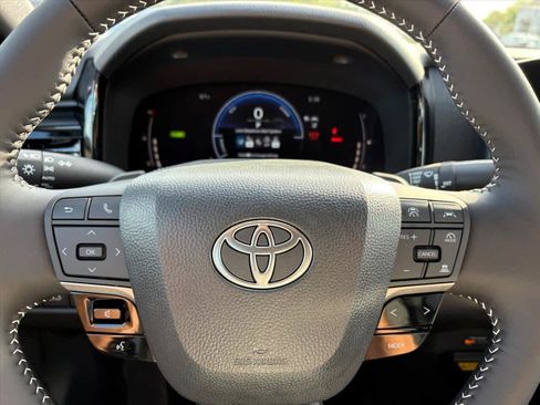 Used 2026 Toyota Camry SE FWD image 17