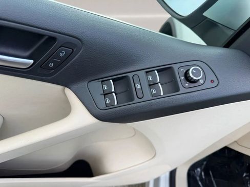 Used 2013 Volkswagen Tiguan SE image 8