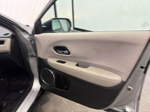 Used 2017 Honda HR-V EX image 14
