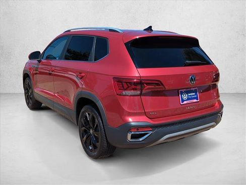 Used 2022 Volkswagen Taos SEL w/ Panoramic Sunroof Package FWD image 12